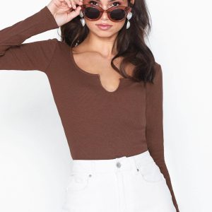 Offshoulder Flounce